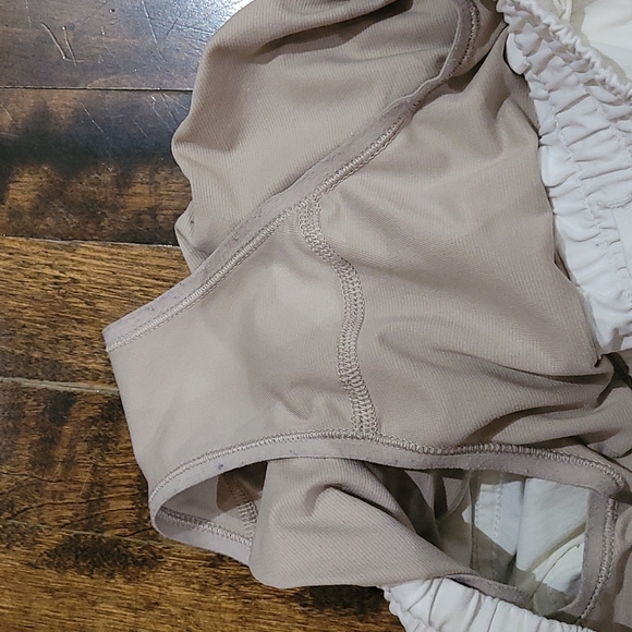 Women's Lululemon board shorts, white, sz8, NSH, worn but in great condition - Picture 4 of 4